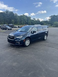 New 2025 Chrysler Pacifica Select
