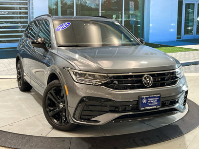 New 2024 Volkswagen Tiguan SE R-Line