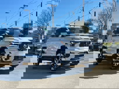 New 2025 Volvo XC40 B5 Core w/ Protection Package Premier