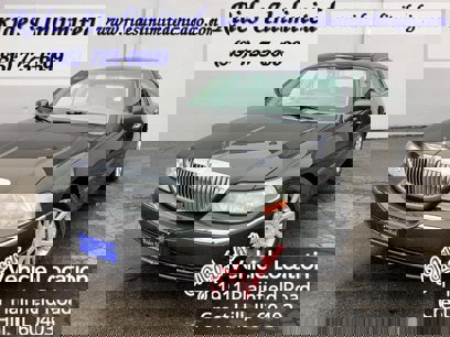 Used 2005 Lincoln Town Car Signature