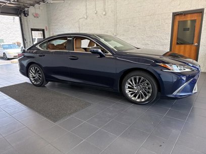 New 2025 Lexus ES 300h w/ Luxury Package