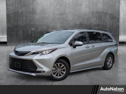 Used 2022 Toyota Sienna XLE