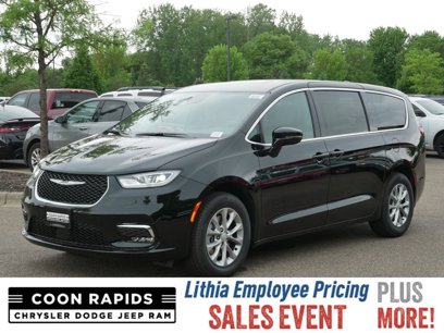 New 2025 Chrysler Pacifica Select