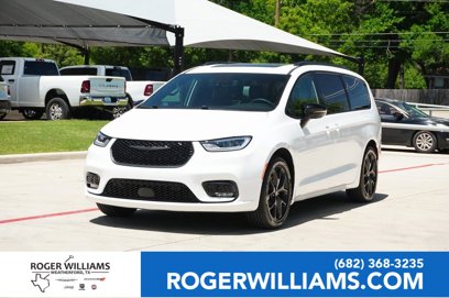 Used 2024 Chrysler Pacifica Limited w/ S Appearance Package