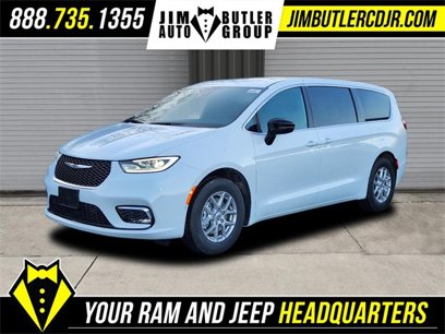New 2025 Chrysler Pacifica Select