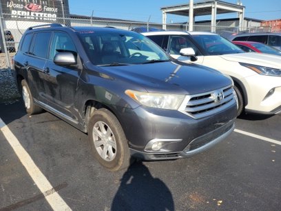 Used 2011 Toyota Highlander SE