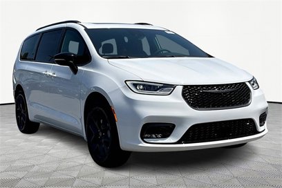 New 2025 Chrysler Pacifica Limited