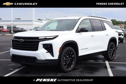 New 2025 Chevrolet Traverse LT w/ Midnight/Sport Edition
