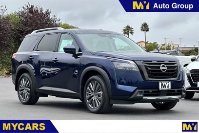 New 2025 Nissan Pathfinder SL w/ SL Premium Package
