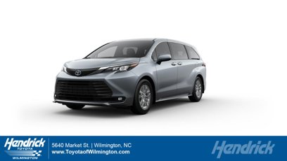 New 2025 Toyota Sienna XLE