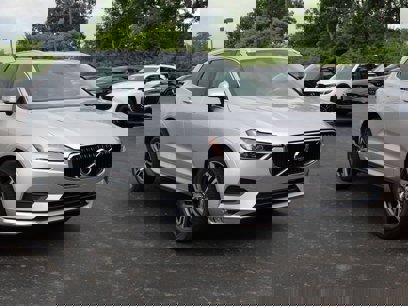 Certified 2021 Volvo XC60 T5 Momentum w/ Premium Package