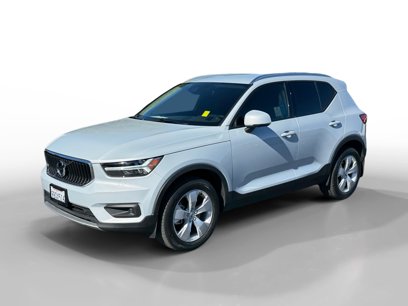 Used 2022 Volvo XC40 T5 Momentum