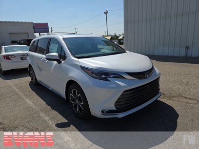 New 2025 Toyota Sienna Platinum