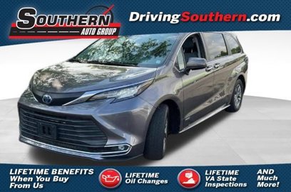 Used 2021 Toyota Sienna XLE