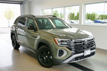 New 2025 Volkswagen Atlas Peak Edition SE
