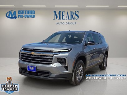 Used 2025 Chevrolet Traverse LT