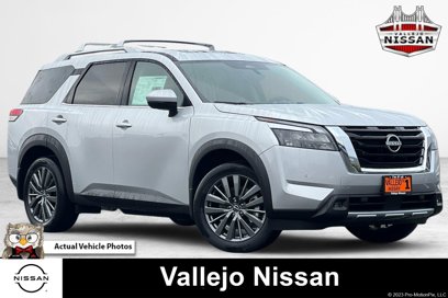 New 2025 Nissan Pathfinder SL w/ SL Premium Package