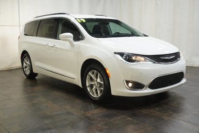 Used 2019 Chrysler Pacifica Touring-L w/ Advanced Safetytec Group