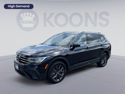 Used 2022 Volkswagen Tiguan SE w/ Panoramic Sunroof Package