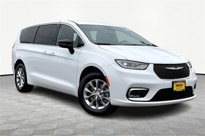 New 2025 Chrysler Pacifica Select