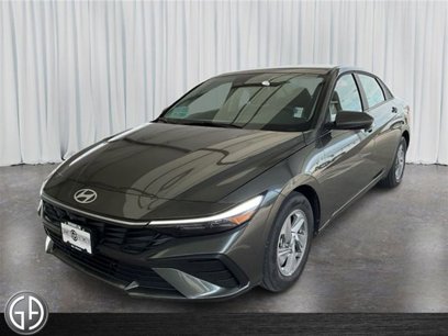 Used 2025 Hyundai Elantra SE w/ Cargo Package
