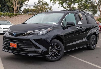 New 2025 Toyota Sienna XLE Woodland Edition