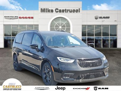 New 2025 Chrysler Pacifica Limited