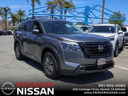 New 2025 Nissan Pathfinder SV w/ Black Appearance Package