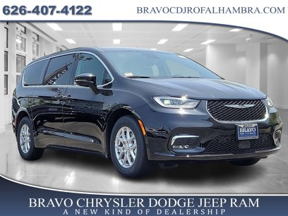 New 2025 Chrysler Pacifica Select