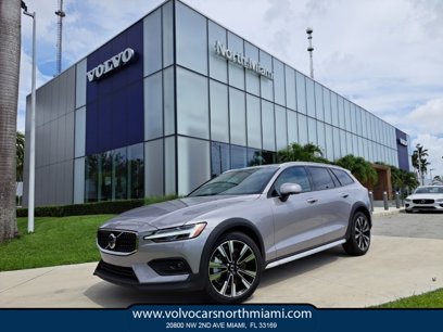 New 2026 Volvo V60 B5 Cross Country Ultra w/ Protection Package Premier