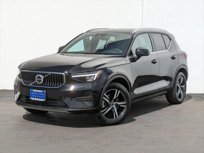 Used 2025 Volvo XC40 B5 Core