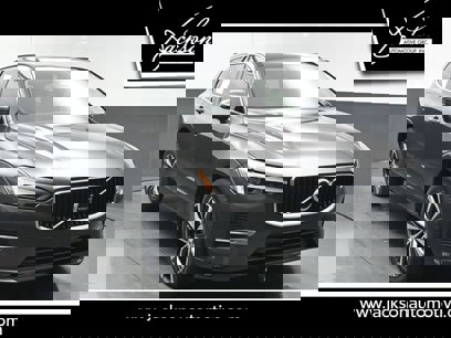 Certified 2022 Volvo XC60 B5 Momentum w/ Protection Package Premier