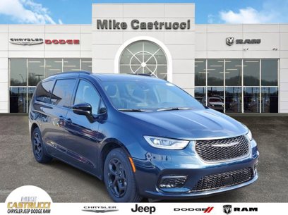 New 2025 Chrysler Pacifica Select