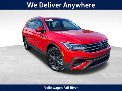 Used 2024 Volkswagen Tiguan SE w/ Panoramic Sunroof Package