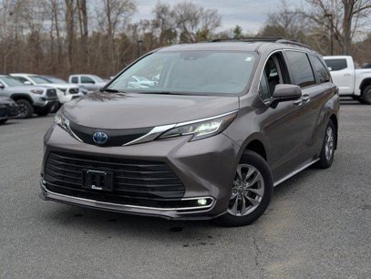 Certified 2022 Toyota Sienna XLE