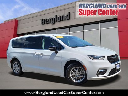 Used 2024 Chrysler Pacifica Touring-L