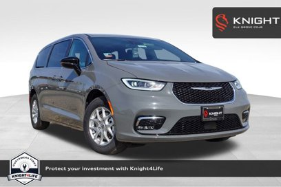 New 2025 Chrysler Pacifica Select w/ Uconnect Theater Family Group