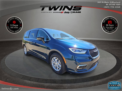 New 2025 Chrysler Pacifica Select
