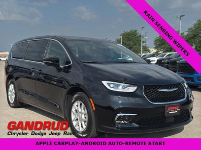 New 2025 Chrysler Pacifica Select