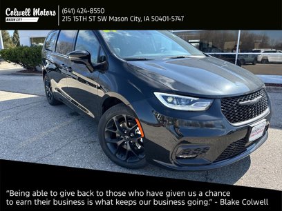 New 2024 Chrysler Pacifica Limited w/ S Appearance Package