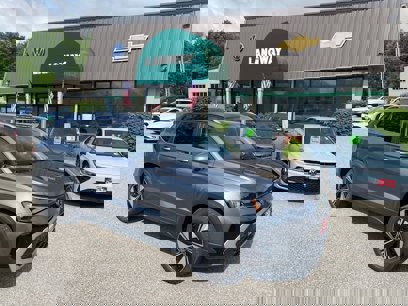 New 2025 Volkswagen Taos SE