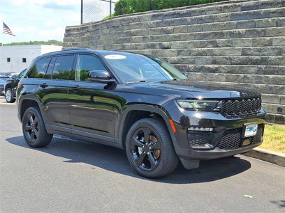 Used 2023 Jeep Grand Cherokee Limited w/ Black Appearance Package