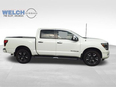 New 2021 Nissan Titan SL w/ Moonroof Package