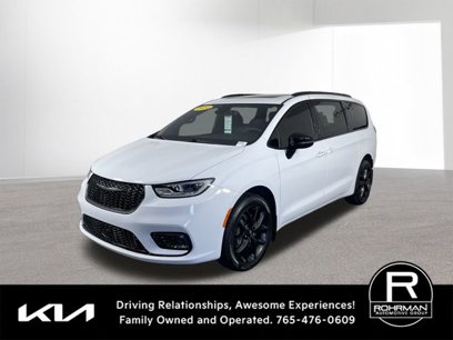 Used 2024 Chrysler Pacifica Touring-L w/ S Appearance Package