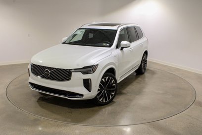 New 2025 Volvo XC90 T8 Plus w/ Protection Package Premier