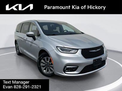 Used 2023 Chrysler Pacifica Touring-L
