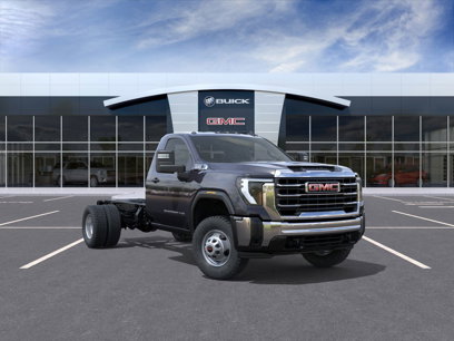 New 2025 GMC Sierra 3500 Pro w/ Convenience Package