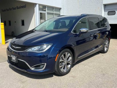 Used 2019 Chrysler Pacifica Limited w/ Advanced Safetytec Group