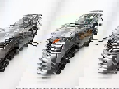 New 2025 Nissan Kicks S