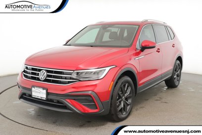 Used 2024 Volkswagen Tiguan SE w/ Panoramic Sunroof Package